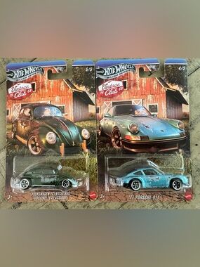 Vintage Club Green Volkswagen Classic Bug & Light Blue '71 Porsche 911 2-Pack